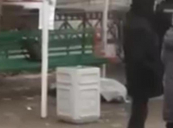 Секс на остановке около трупа и полицейского в Волжском не подтвердился: мертвых там не было