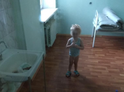 В Волгограде облздрав прокомментировал ситуацию с двухлетним мальчиком, брошенным в палате без ухода