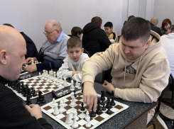 В Волжском родители и дети сразились за выход в финал