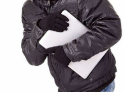 В Волжском собутыльник похитил у женщины ноутбук