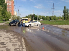 В Волжском столкнулись маршрутка и такси