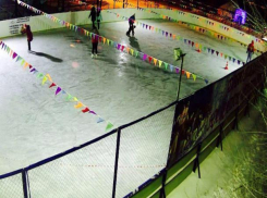 Волжане опробовали новую ледовую площадку в центральном парке