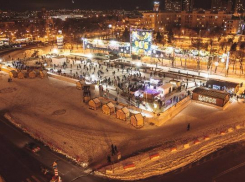 Искусственный каток в центре Волгограда за месяц работы посетили 40 тысяч человек
