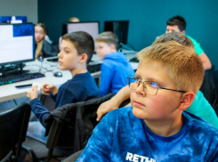В Волжском пригласили детей в международную Компьютерную академию