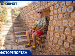 Тоннель из пластиковых бутылок и дерева: в Волжском неизвестный мастер создал новую достопримечательность 