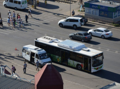На юге Волгограда маршрутка протаранила новый автобус «Волгабас»