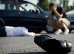 В Волжском под колесами автомобиля оказалось несколько пешеходов