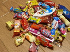 Что будет в новогодних подарках для младшеклассников из Волжского