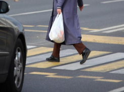 В Волжском «Тойота Ленд Крузер» наехала на женщину на пешеходном переходе