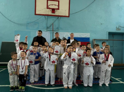 70 ударов за 45 секунд: в волжской школе отметили День Защитника Отечества ударами на скорость