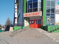 На отсутствие пандуса у торгового центра «Гермес» пожаловались волжане