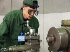 Токари и электромеханики попали в Волжском «в десяточку»