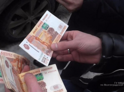 Начальница налоговой службы в Волжском задержана за взятку в полмиллиона рублей