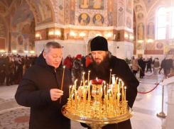 Обновление храмов и новый просветительский центр: губернатор Волгоградской области и митрополит Феодор обсудили масштабные инициативы в Рождество