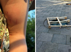 Переломанные батуты закрыли досками с гвоздями: в Волжском на детской площадке поранился ребенок