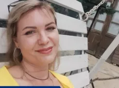 Любимую Юлию Алексееву поздравляет с Днем рождения семья