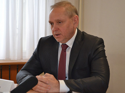 Прокуратура заставила мэра Волжского заплатить восемь миллионов за ремонт на улице Карбышева 