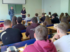 Сотрудники колонии №28 провели профориентационное мероприятие для студентов Волжского