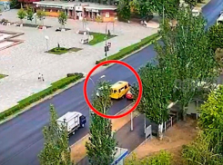 Невнимательность водителя маршрутки привела к ДТП в Волжском