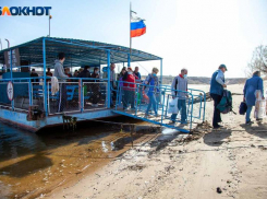 Паром «Дачник-1» приостанавливает работу из-за сброса воды в Волжском