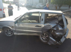 Неадекватный водитель иномарки устроил разборки с полицейскими после сильной аварии в Волжском