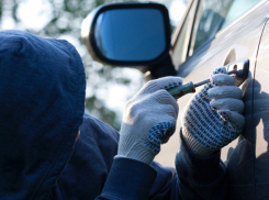 Ночью в центре Волжского угнали «семерку»