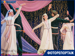 Яркие краски с танцевального вечера в объективе фотографа