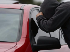 Воры продолжили охоту на оставленные машины во дворах Волжского
