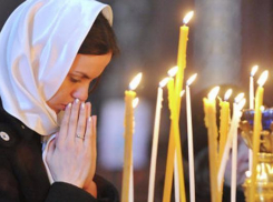 В Волжских храмах помянули жертв авиакатострофы в Египте