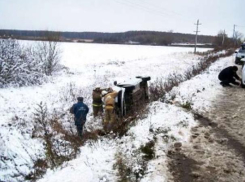Автоледи улетела в кювет на трассе под Волжским