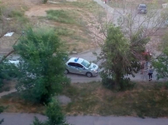 Два школьника и пенсионерка попали под колеса автомобилей в Волжском