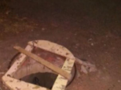 Открытый колодец на оживленной улице угрожает жизням горожан в Волжском