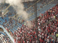 Дымовая шашка обошлась нарушителю в запрет на посещение матчей  и недельный арест