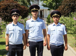 Волгоградские курсанты спасли умирающую на набережной женщину