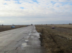 В Среднеахтубинском районе в результате аварии две машины слетели в кювет