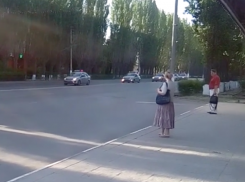 С десяток полицейских машин с сиреной пронеслись по главной улице Волжского