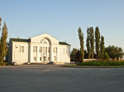 Центральный стадион Волжского по-прежнему обесточен