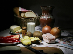 Убийственная ссора из-за сала: мужчина зарезал друга в Волгоградской области