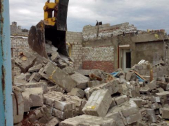 9-летняя волжанка со слезами на глазах смотрела как снесли дом её родителей на Деревянном