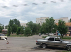 Ребенок и девушка пострадали в авариях в Волжском за прошедшие сутки