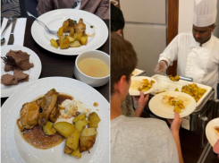 Семья из Волжского, застрявшая в ОАЭ, дождалась нормальной еды, но вылет снова перенесли