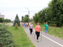 Любители скандинавской ходьбы в Волжском проложили новые маршруты