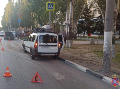 Отечественная легковушка протаранила «японца» в центре Волжского