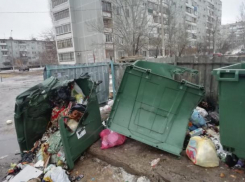 Волжские вандалы расхищают новые баки