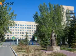 В больнице Волжского спасли от годами кровоточащей раны пациента со слоновостью ноги