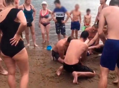 Тонущего мужчину спасали на глазах детей в Волжском