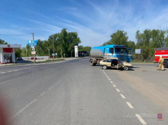 2 человека пострадали в аварии с фурой на трассе под Волжским