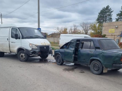 В Волжском «ГАЗель» влетела в «семерку»: авария с пострадавшими