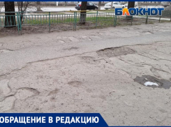 «Не меняли со времен основателей?»: состояние пешеходных дорог в Волжском сняли на видео