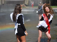 Чтобы избежать скандалов и порновечеринок, в Волжском организовали общегородскую дискотеку «Последний звонок» 